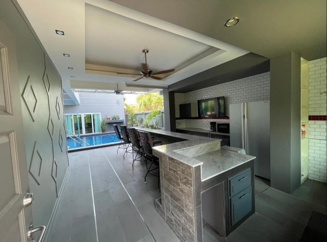 Michelle House Pool Villa *