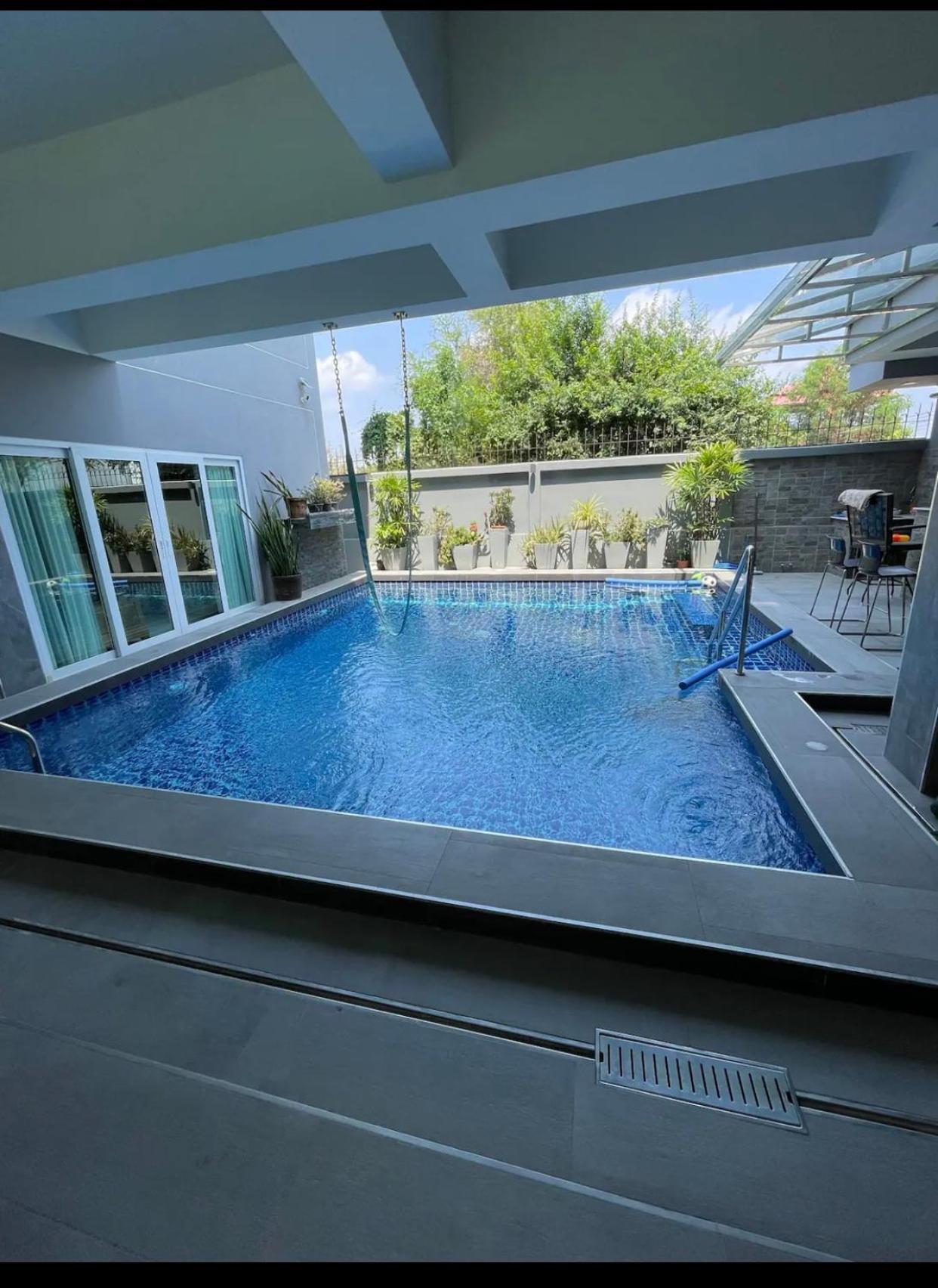 Michelle House Pool Villa *